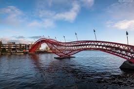 Amsterdam, znany z kanałów i niesamowitej architektury, to idealne miasto dla miłośników dobrej kuchni i pysznych drinków. City Break Czyli Jak Zaplanowac Weekend W Amsterdamie