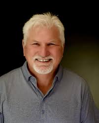 Thrilled to announce the successful sale of a commercial property! A big  shoutout to our managing partners, Rod Austin, who spearheaded the listing,  and Dave Ramirez, who represented the buyer. This transaction