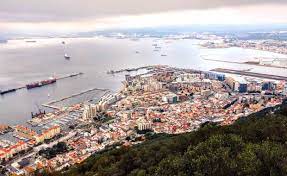 Gibraltar dʒɪˈbrɔːltɚ ) — заморскаятерриториявеликобритании на юге пиренейскогополуострова , включающая гибралтарскуюскалу и песчаный перешеек. Gastbeitrag Gibraltar Das Unterschatzte Brexit Problem