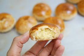 Unfortunately,the tau sar piah fad has long since been replaced by other pastries to tickle our fickle palates.i can still remember stuff like pandan chiffon cakes, blackforest cakes, japanese cheese cakes right up to. Tong Huat Confectionery Kluang Johor Delicious Tau Sar Pneah Rebecca Saw