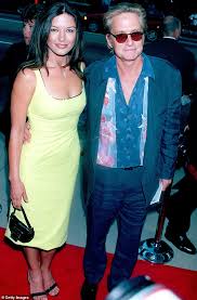 See full list on nndb.com Catherine Zeta Jones Was 10 Days From Due Date At 2003 Oscars Daily Mail Online