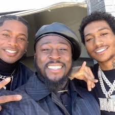 Larry Florez's Instagram, Twitter & Facebook