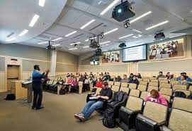 Teaching in an Immersive Synchronous Lecture Hall  Digital Classroom  Services  Digital Classroom Services