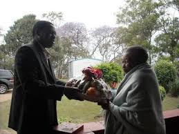 Zweli mhkize was born the fifth child in a family of seven. Premier Of Kzn Zweli Mkhize Handing A Gift To Lulu Dube South African History Online