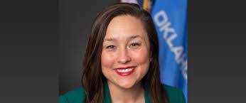 Cyndi Munson's Instagram, Twitter & Facebook