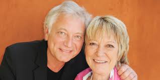 La chienne de Jean-Luc Reichmann amputée d'une patte : les fans, émus,  réagissent