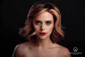 Hola buenas tardes, busco trabajo de Auxiliar de Estilista se lo básico  -secar el cabello -planchar el cabello -lavar el cabello -aplicar tintes  Estoy dispuesta aprender, tengo actitud y ganas