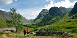 It occupies the northern third of the island of great britain and shares a land border to the southeast with england. Schottland Ausflugstipps Sehenswurdigkeiten Dfds