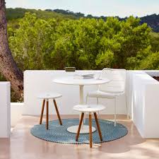 Cane Line Runder Bistrotisch Go Grau Weiss Bistrotisch Moderne Gartenstuhle Wohnzimmertische