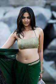 Actress nagma latest hot photos in saree side view blouse and navel visible. Anushka Shetty Hot Navel In Green Sari And Bikini Blouse Ritzystar