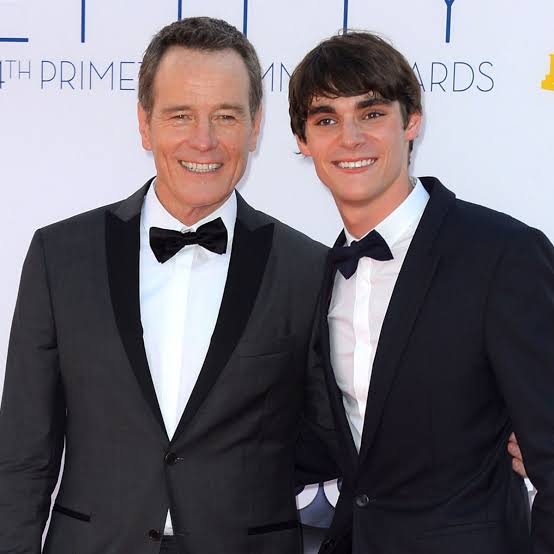 After Breaking Bad actor RJ Mitte died by suicide, his onscreen dad Bryan  Cranston expressed his “deep despair” and shared his last conversation with  the 34-year-old. bit.ly/4yGROZz