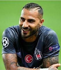 Hoje O Meu Idolo Comemora 35 Anos De Vida A Minha Opiniao Sobre Ele Ja Falei Aqui Ja Toda A Gente Esta Careca De Saber Quaresma Futebol Jogadores De Futebol