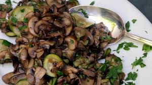 Con orgoglio più che legittimo vogliamo sottolineare che in tutti que. Ricetta Funghi E Zucchine Trifolati Un Contorno Generoso E Sostanzioso