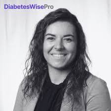 Julie Hooper's Instagram, Twitter & Facebook