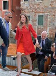 Maria elena boschi was born in montevarchi but raised in laterina, a small town in the province of arezzo, tuscany, where her family has lived for generations; 44 Maria Elena Boschi Ideas Fashion Italian Women Revealing Dresses