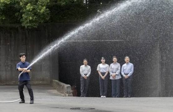 9月1日の「防災の日」、宮内庁の防災訓練に初めて参加された天皇ご一家。 この様に、ご一家が率先して参加され、そのお姿が大きく報じられる事で、私たち国民の 防災意識も一気に高まります🙏 ※9〜11枚目は2019年、陛下と愛子さまが別の防災訓練に参加された時のご様子です ...
