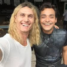 De galã a vendedor de cosméticos, André Segatti volta à Globo como Thor