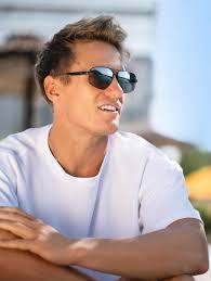 Giant whale splash in 4...3...2...1