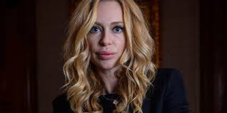 Isabel Adrian romandebuterar