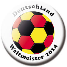 Die flagge der bundesrepublik deutschland, offiziell bundesflagge, ist ein deutsches hoheitszeichen und staatssymbol und zeigt laut art. Magnet Fussball Flagge Deutschland Weltmeister 2014 O 5 Cm Fussball Magnete Themenwelten Magnete Triosk Trends