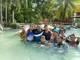 Terjemahan frasa kolam air panas dari bahasa indonesia ke bahasa inggris dan contoh penggunaan kolam air panas dalam kalimat dengan terjemahannya: Hot Spring Sungkai Sekolah Menengah Agama Faqiah Daimiah Facebook