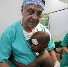 Medalla de Honor de Barcelona para Pedro Clarós, el "cirujano de las  sonrisas"