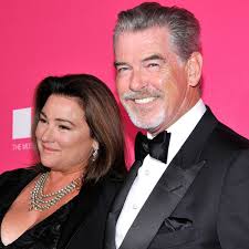 Pierce brendan brosnan, obe (* 16. Pierce Brosnan Sensationelle Jugendfotos So Sah Seine Keely Fruher Aus Bunte De