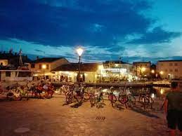 Passeggiata sempre molto piacevole lungo il porto canale di cesenatico, ideato dal grande leonardo da vinci. Sera Picture Of Porto Canale Cesenatico Tripadvisor