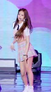 tara #stage #dance #koreangirlgroup #Jennie