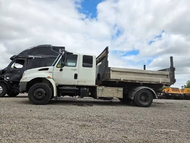 International 4300-LP Cab & Chassis Truck