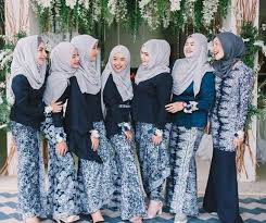 Kebaya Batik Moderh Hijab Warna Navy Abu Abu Kumpulan Foto Dan Informasi Mengenai Baju Kebaya Modern Terbaru Pakaian Wanita Model Pakaian Pakaian Pesta