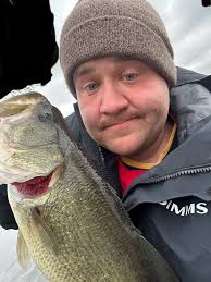 Omaha metro lake fishing for walleye and saugeye