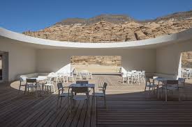 Kwy Studio S Striking Minimalist Visitor Center Situated In The Saudi Arabian Desert Ignant In 2020 Visitor Center Architecture Minimalist