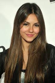 Les cheveux longs sont une coiffure adoptée par les femmes et les hommes de tous temps mais dont la popularité et la signification sociale change selon les cultures et les époques. Les Femmes Francaises Portent De Plus En Plus Les Cheveux Longs Vivreaupresent