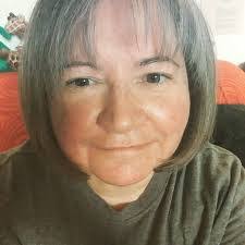 Amanda Earl's Instagram, Twitter & Facebook