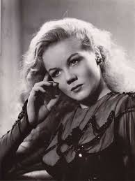 Les Skating Vanities et l'histoire de leur vedette Gloria Nord