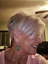 Please don't be mean! I just felt good and wanted to share my haircut with  yall!