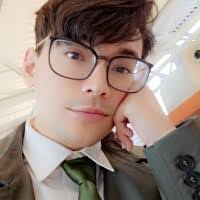 Elia Calderon's Instagram, Twitter & Facebook