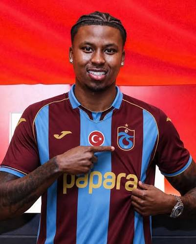 🏆 Trabzonspor'un 23 yaşındaki yeni transferi Sidny Lopes Cabral'ın,  Uruguay karşısındaki performansı! ◉ 10/15 İkili mücadele kazanma ◉ %82 Pas  isabeti ◉ 7 Atak Engelleme ◉ 10 Savunma katkısı ◉ 2 Top Kazanma ◉ 152.5 mt.  Top Taşıma Mesafesi
