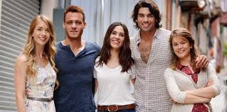 Ca urmare el dezertează din armată și, împreună cu cel mai bun prieten al său. Chestiune De Onoare Episodul 1 Serial Hd