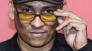 Seit 1990 hornhautlaserbehandlung für die sehkraft. Fans Ratseln Warum Tragt Xavier Naidoo Immer Eine Brille Promiflash De