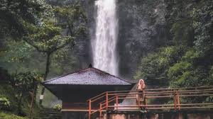 Mereka adalah curug satu, curug dua, curug tiga, curug. 12 Curug Di Bandung Punya Pesona Alam Indah Dari Maribaya Hingga Tilu Leuwi Opat Tribun Travel