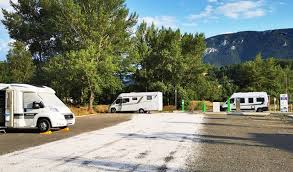 Voir camping le malazéou : Aire Camping Car Park De Quillan Coeur Du Pays Cathare Aude