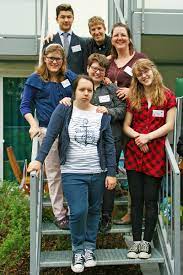 Menschen mit kognitiven, körperlichen und/oder psychischen behinderungen. Hier Wird Nachstenliebe Gelebt