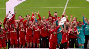 Meisterschaft nach einführung der bundesliga 1963/64 darf er fünf meistersterne auf dem trikot tragen. Fc Bayern Frauen Kronen Perfekte Saison Souveran Mit Meistertitel