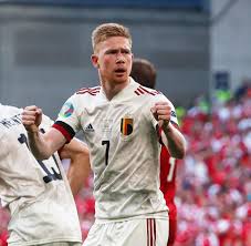 Beim spiel dänemark gegen belgien haben spieler und fans für die 10. 0r Krjeksnhadm