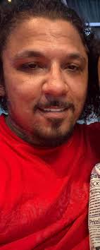 I cracked a new frame and my kid said it looked like a bursa, referiing to  moa. So i changed it to moa colours. His name is Elvis.