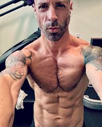 Chris Daughtry's Instagram, Twitter & Facebook