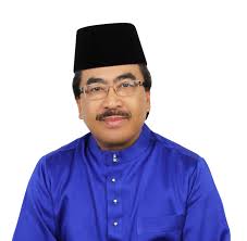 Lahir dan dibesarkan di wilayah miskin kampung pandan, kuala lumpur pada 1964, datuk johari abdul ghani menempuh pendidikan sekolah dasarnya di. File Datuk Seri Johari Abdul Ghani Baju Melayu Biru Jpg Wikimedia Commons