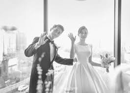 그룹 클릭비 출신 김상혁 (나이 37세) 측이 쇼핑몰 ceo 송다예 (31) 씨를 폭행했다는 일각의 주장에 입을 다물었다. ì´í˜¼ ê¹€ìƒí˜ ì†¡ë‹¤ì˜ˆ ì˜ë¯¸ì‹¬ìž¥í•œ ì‚¬ì§„ì— í­í–‰ì„¤ê¹Œì§€ ë¨¸ë‹ˆíˆ¬ë°ì´
